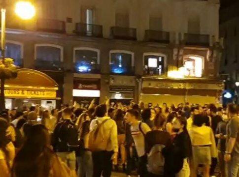 Madrid 'celebra' la primera noche sin estado de alarma: Madrid 'celebra' la primera noche sin estado de alarma: