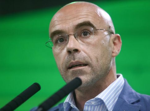 Vox anuncia que recurrirá cualquier decreto autonómico que imponga toques de queda o restricciones Vox anuncia que recurrirá cualquier decreto autonómico que imponga toques de queda o restricciones