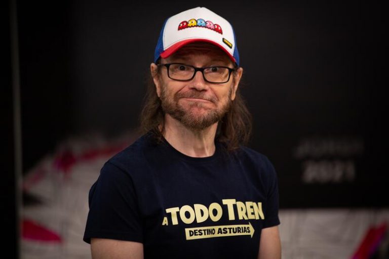 Santiago Segura da el pregón de las fiestas de San Isidro 2021 en la Plaza de la Villa de Madrid