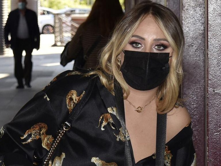 La reacción de Rocío Flores a las duras palabras de su madre, Rocío Carrasco, contra Olga Moreno