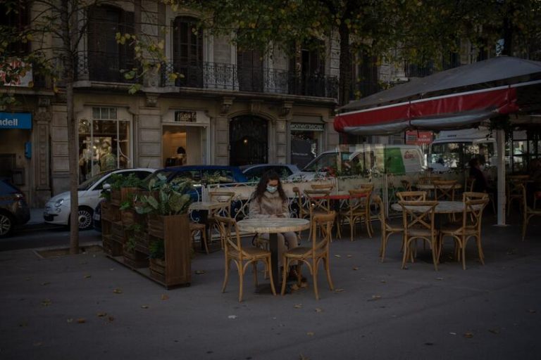 Cataluña ampliará horario de restauración y aforos en cultura y comercios