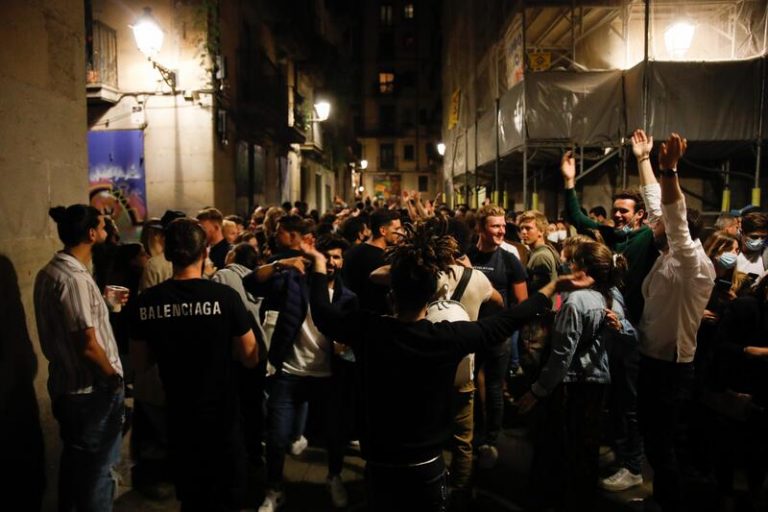 Desalojadas 9.055 personas en aglomeraciones en Barcelona la madrugada del domingo