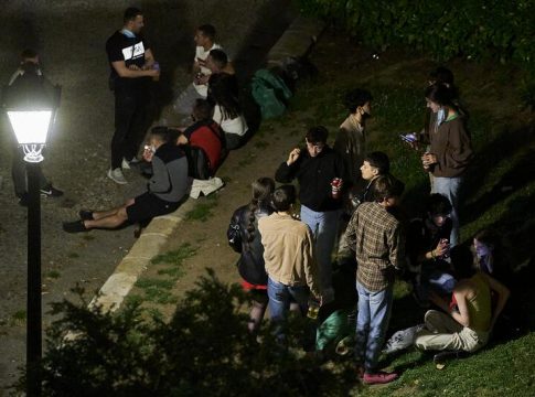 Viernes y sábado de San Isidro acaban con 666 multas por botellón y 300 por no usar mascarillas Viernes y sábado de San Isidro acaban con 666 multas por botellón y 300 por no usar mascarillas