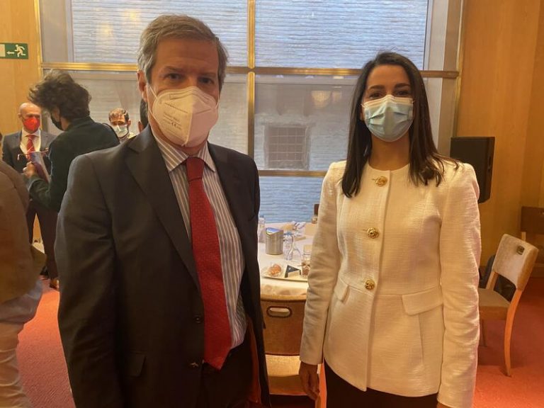 Arrimadas dice que Sánchez 