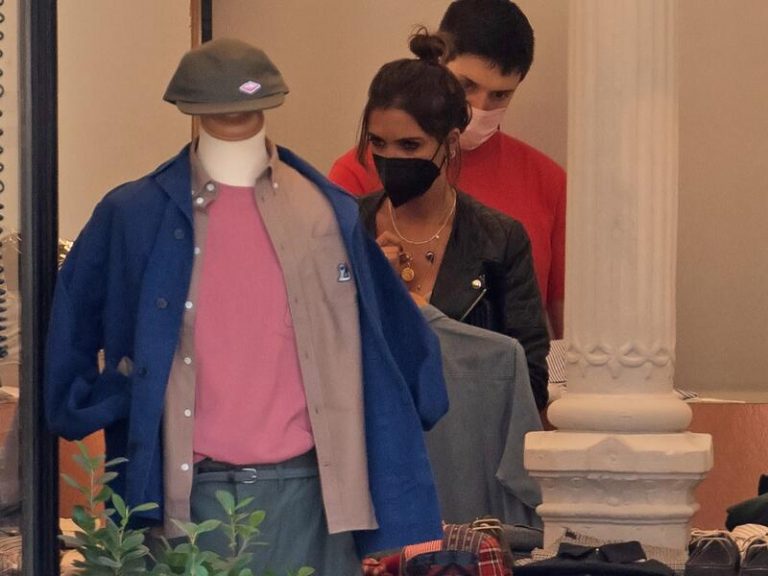 Sara Carbonero le renueva el armario a Iker Casillas por su cumpleaños