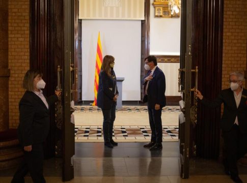 Borràs nombra a Illa jefe de la oposición en Cataluña Borràs nombra a Illa jefe de la oposición en Cataluña