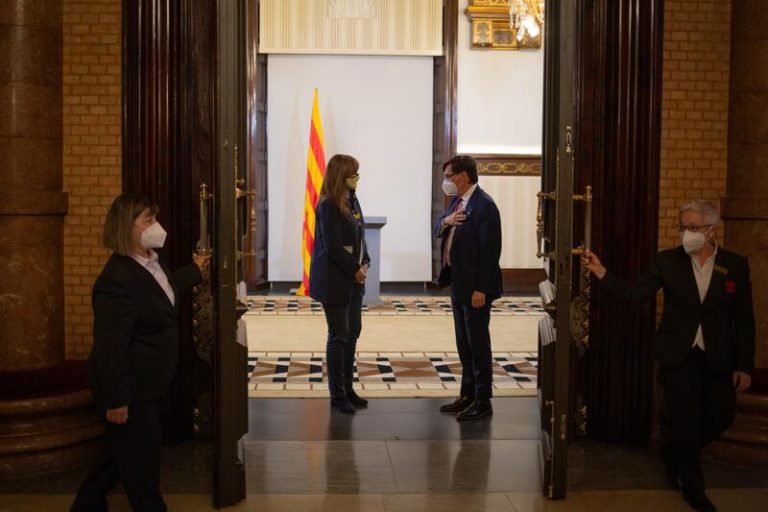 Borràs nombra a Illa jefe de la oposición en Cataluña Borràs nombra a Illa jefe de la oposición en Cataluña