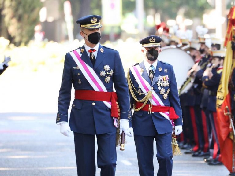El rey Felipe VI preside el desfile de las Fuerzas Armadas