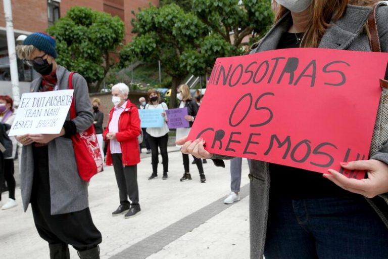 Una concentración denuncia en San Sebastián los presuntos abusos sexuales a menores por parte de un masajista de Altza