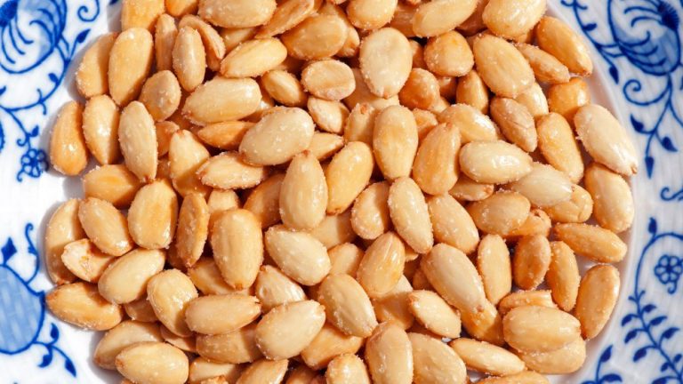 Almendras fritas: así debes hacer este tentempié saludable