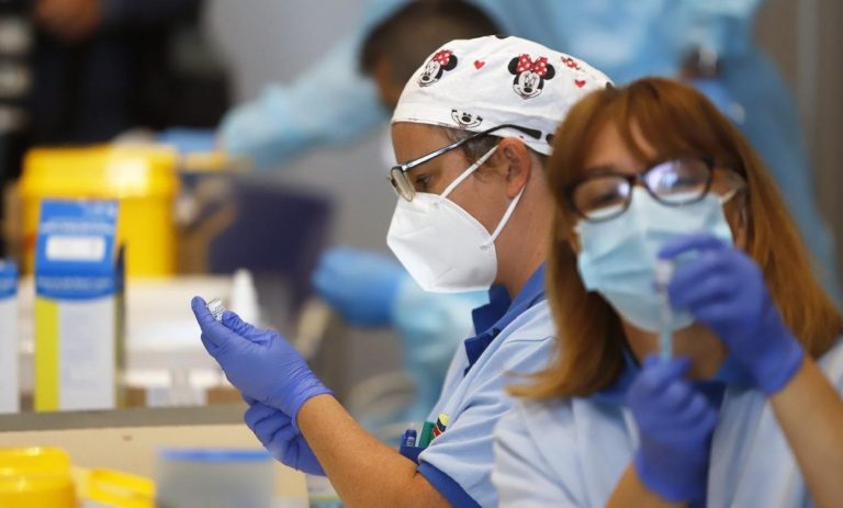 Andalucía rompe la tendencia a la baja y suma 1.602 casos y 11 muertes