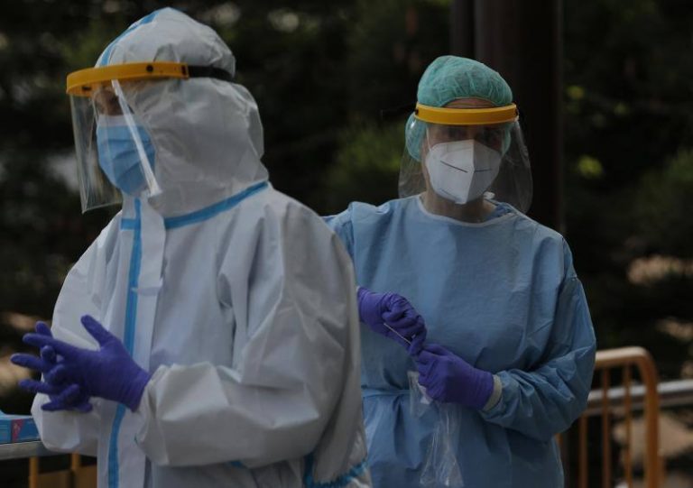 Andalucía suma dos muertos y 1.354 casos en 48 horas, pero sube su tasa a 170