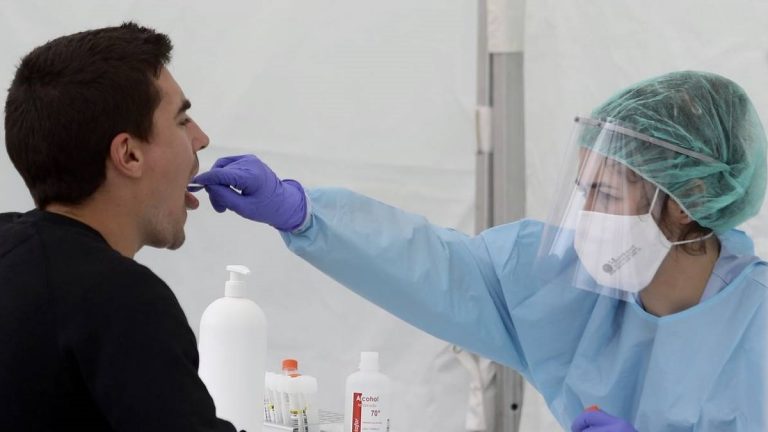 Andalucía suma 1.412 casos y 13 muertes