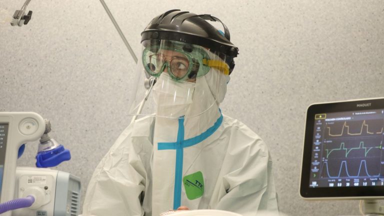 Andalucía baja su tasa a 180,9 y suma 1.354 casos y 6 muertos en 48 horas