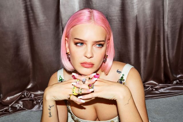 Anne-Marie y Niall Horan juntos en 'Our Song' 2 Anne-Marie Niall Horan Our Song