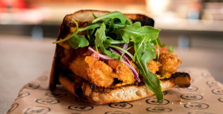 Bocadillo de cigala, la última rebeldía de Arallo Taberna