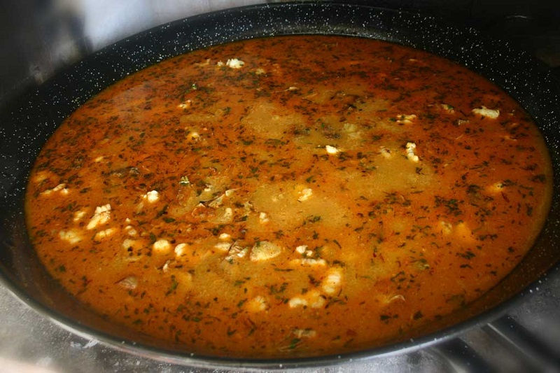La proporción de caldo y arroz ha de ser exacta en tu paella.