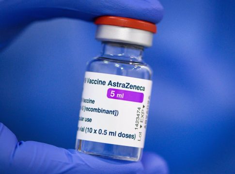 Cvirus.- 17 sociedades científica proponen que se dé la segunda dosis de AstraZeneca de modo opcional y voluntario