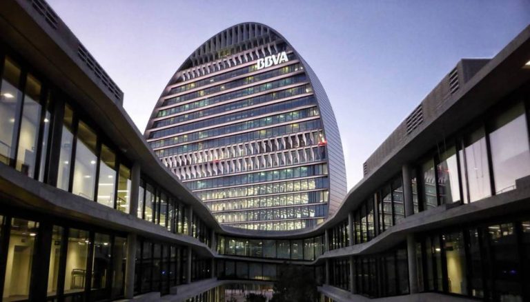 BBVA reduce los despidos y mejora las condiciones en el tramo final de la negociación