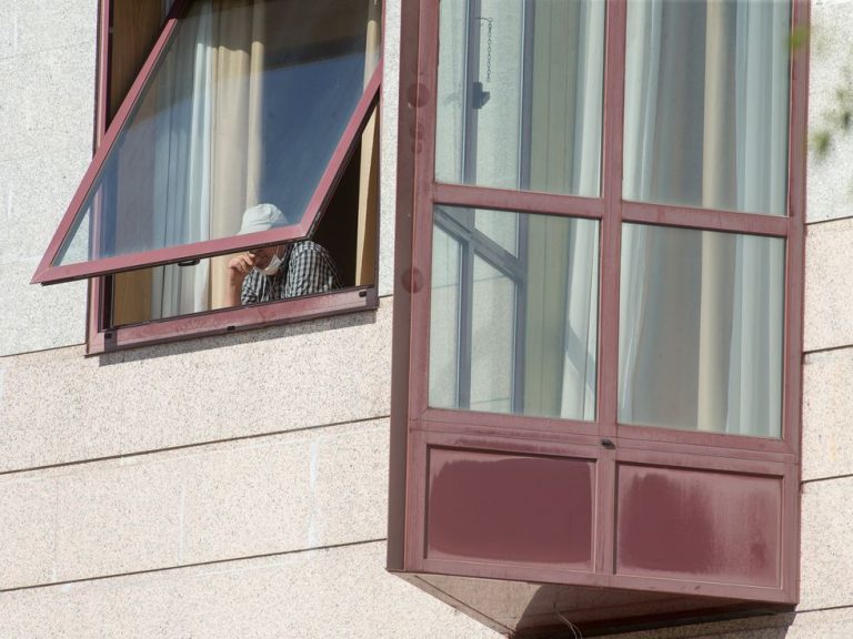 Bajan a cinco los usuarios contagios en residencias de mayores en Galicia