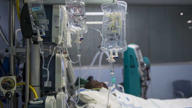 Baleares notifica 52 positivos y las UCI suman en un día cinco ingresados más