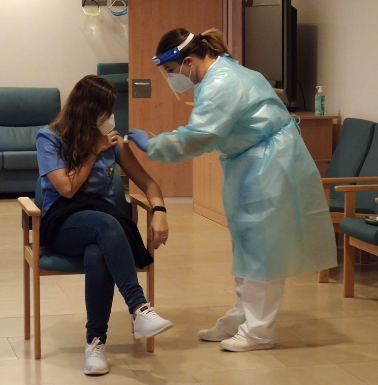 Baleares recibirá la próxima semana 41.530 dosis de Pfizer y Moderna