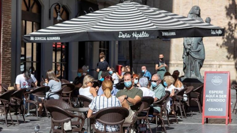 Baleares retrasa el toque de queda y amplía los encuentros sociales