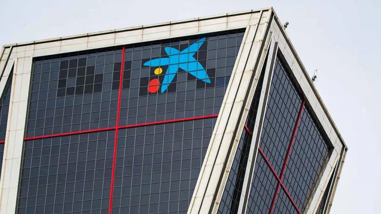 CaixaBank mejora las condiciones para los despedidos por el ERE