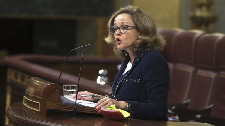 Calviño defiende aprobar en un decreto diez directivas de la UE