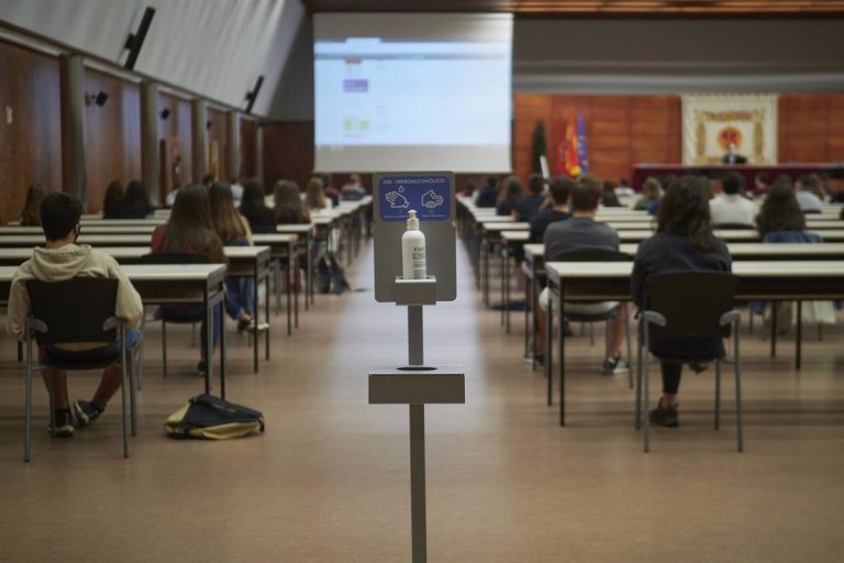 Cantabria cierra dos nuevas aulas y tiene en cuarentena a un total de 443 alumnos