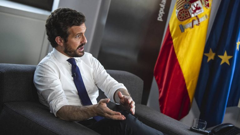 Casado dice que pondrá en marcha un gobierno de salvación cuando llegue al poder