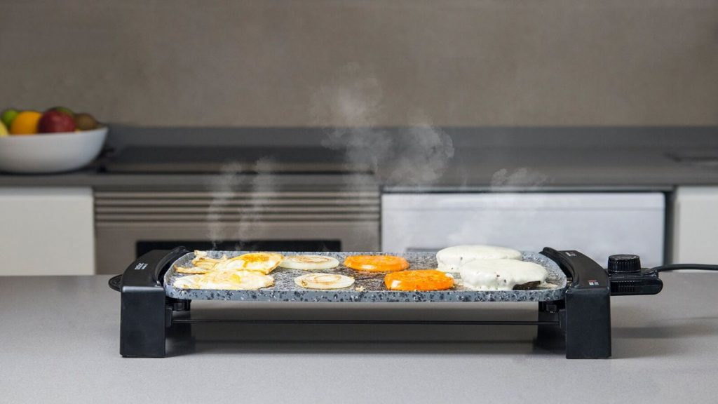 Planchas de asar: cómo utilizarlas y cuáles son las mejores 8 Cecotec Rock&Water 2500 planchas de asar por menos de 30 euros