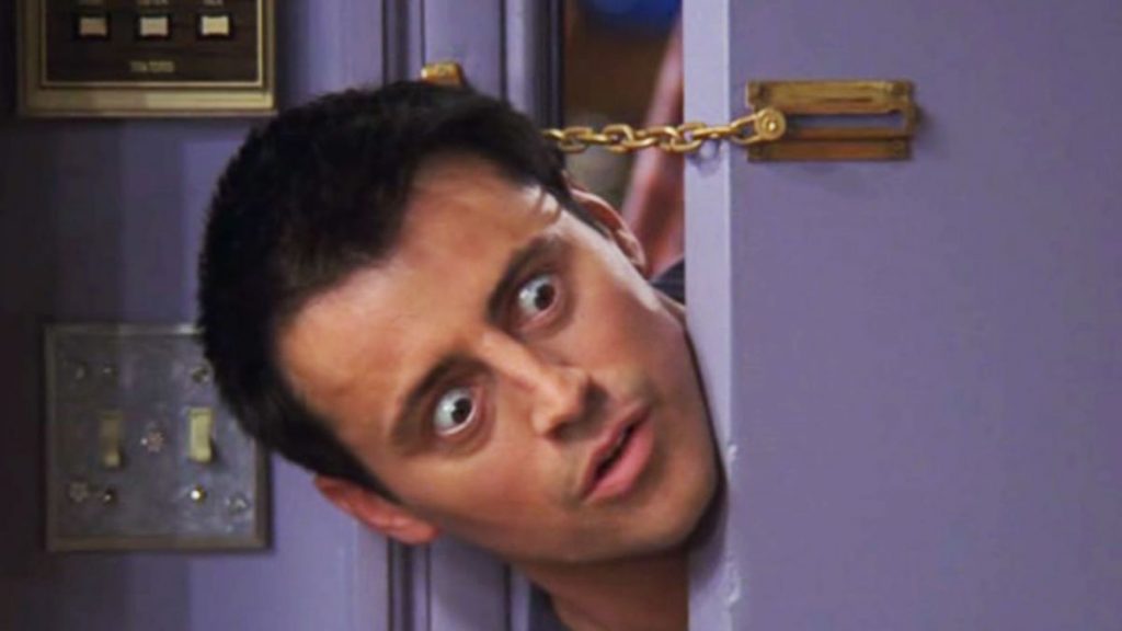 El típico mujeriego en la serie no falta