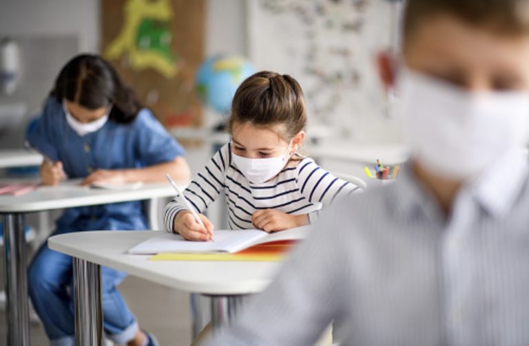 Moreno apoya la presencialidad para un próximo curso escolar