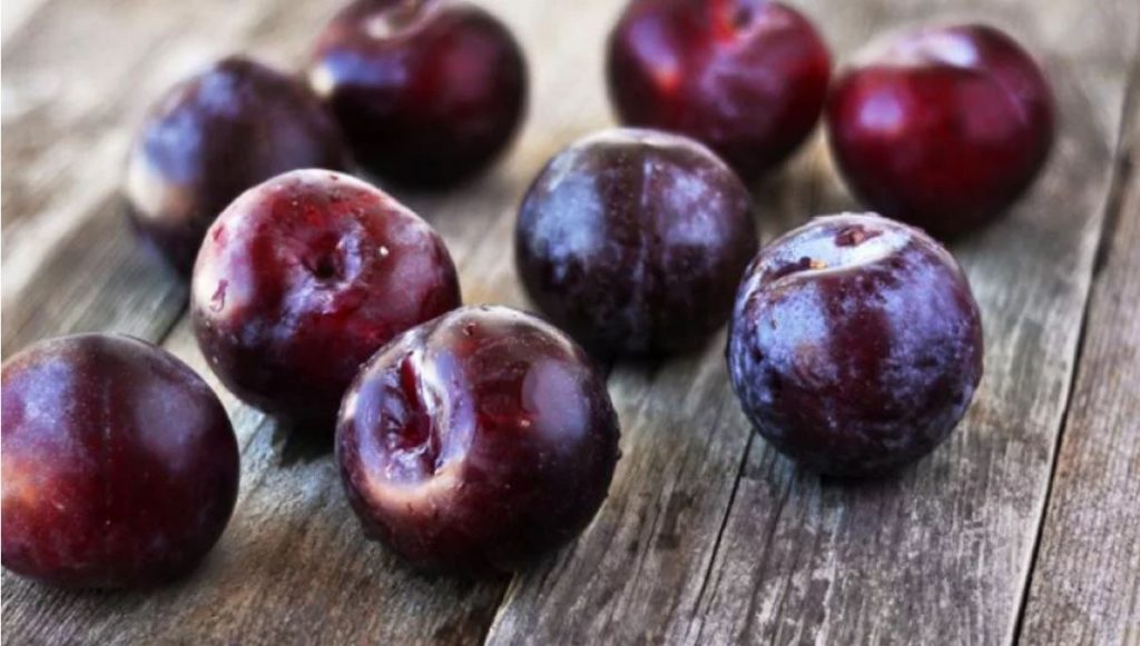 El consumo de ciruelas pasas te ayuda a perder peso