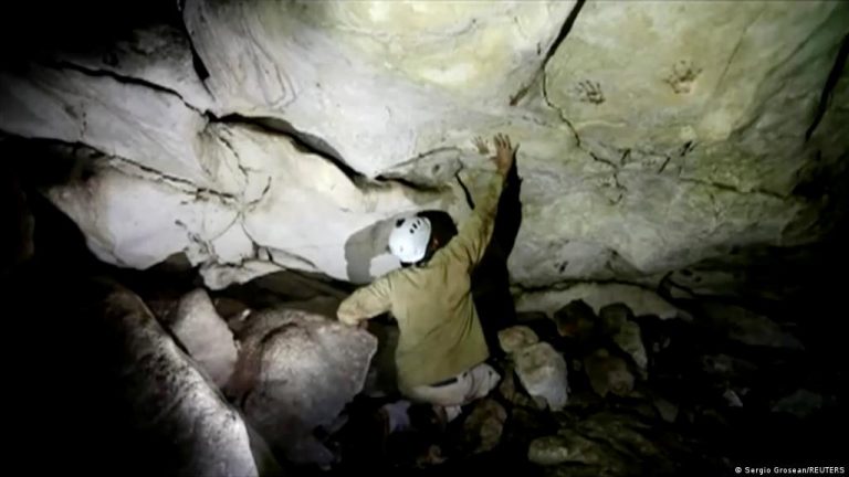 Descubren huellas de niños del Paleolítico en la cueva de La Garma