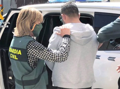 Detenidos una mujer y su compañero sentimental por abusar sexualmente de su hija