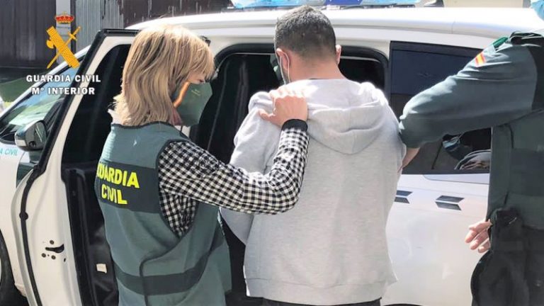 Detenidos una mujer y su compañero sentimental por abusar sexualmente de su hija