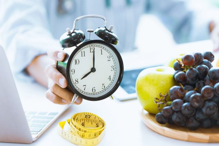 Dieta de las 8 horas: cómo acelerar el metabolismo y perder kilos comiendo