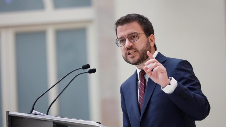 ERC espera reunirse este martes con Junts para negociar sólo la investidura