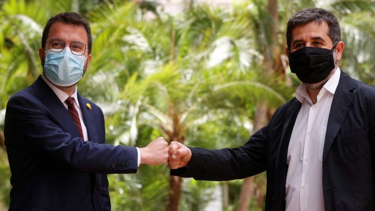 El nuevo gobierno catalán tendrá 14 carteras que se repartirán entre ERC y Junts