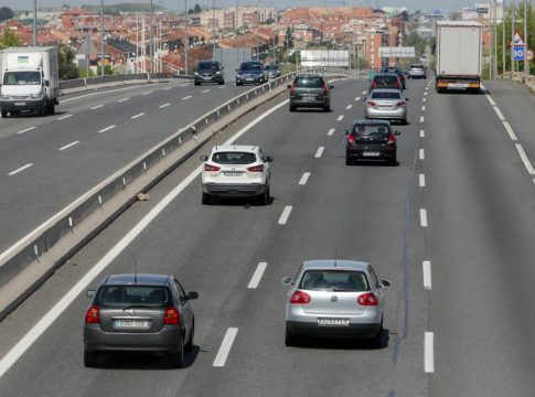 El Gobierno revisará en el 2022 los impuestos de matriculación y circulación
