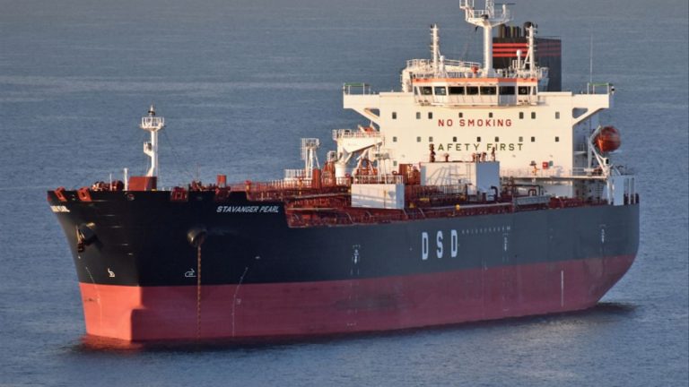 El buque del Puerto de Bilbao en cuarentena partirá a Rotterdam este miércoles