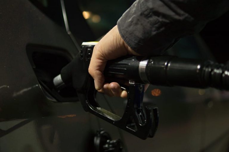 El precio de los carburantes se encarece hasta un 0,75%