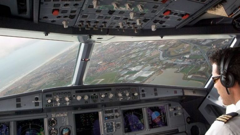 El sector aeronaútico solicita la vacunación urgente de las tripulaciones