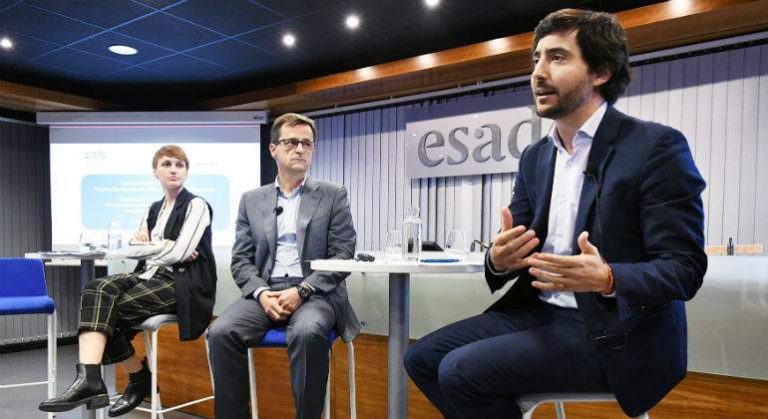EsadeEcPol propone equiparar la fiscalidad del diésel y la gasolina