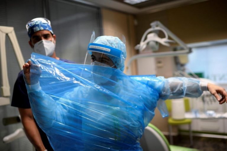 Euskadi suma 363 nuevos contagios, con una tasa de positivos del 4,4%