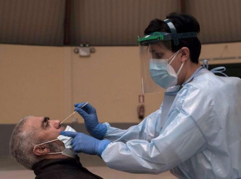 Bajan los casos activos e ingresos en planta, pero se mantiene presión en UCI