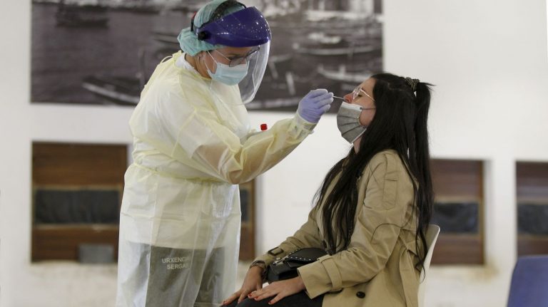 Los nuevos contagios en Galicia se mantienen en 130