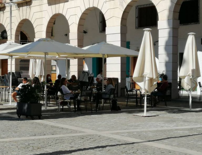 Hosteleros piden a las CCAA relajar las restricciones tras el fin del Estado de Alarma